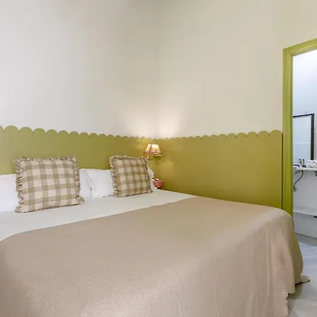 Nuea Giralda 2* إشبيلية