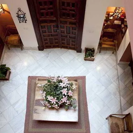 Nuea Giralda فندق 2*