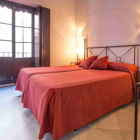 Nuea Giralda 2* إشبيلية