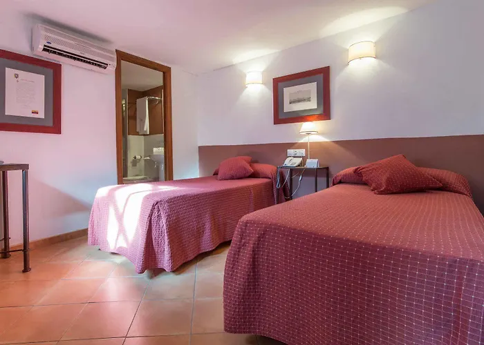 Hotel Nuea Giralda 2*